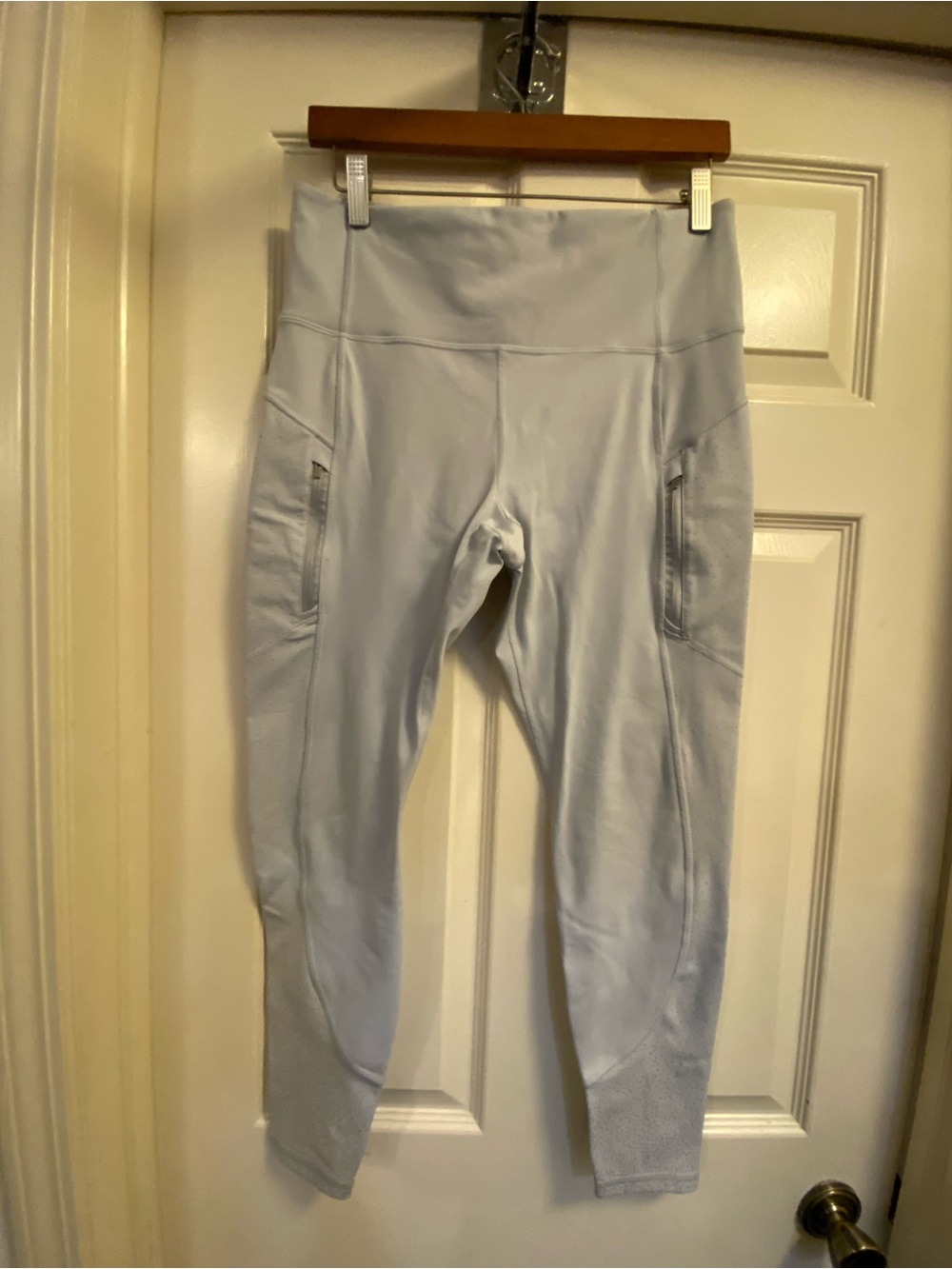 Athleta Light Gray High -Waist Active Insulated Leggings size Large